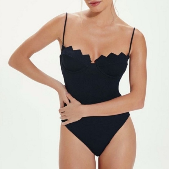 Vix Paula Hermanny Scallop One-Piece Swimsuit Black Size Medium - Picture 1 of 4